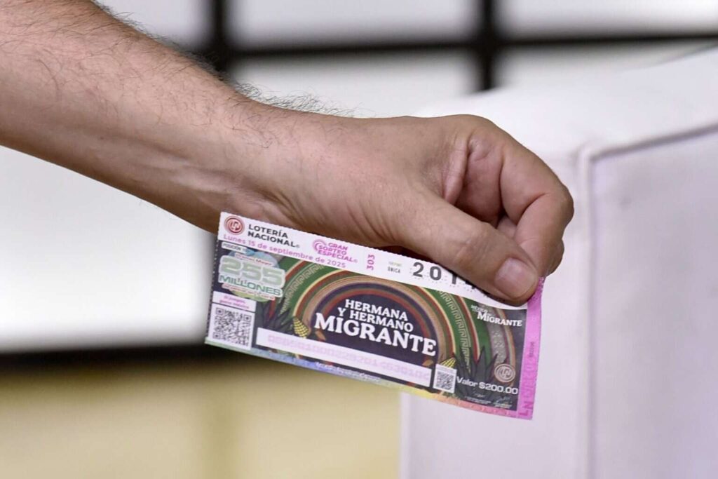 Sheinbaum afirma que ningún funcionario está obligado a comprar boletos de lotería para sorteo del 15 de septiembre