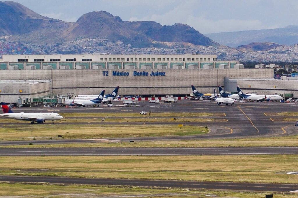 AICM reanuda operaciones en sus dos pistas tras fuertes lluvias