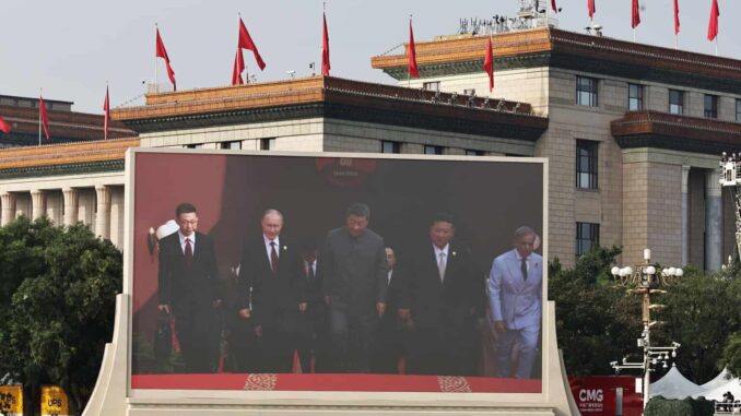 xi-inaugura-junto-a-putin-y-kim-el-desfile-por-el-fin-de-la-segunda-guerra-mundial.jpg Xi inaugura junto a Putin y Kim el desfile por el fin de la Segunda Guerra Mundial