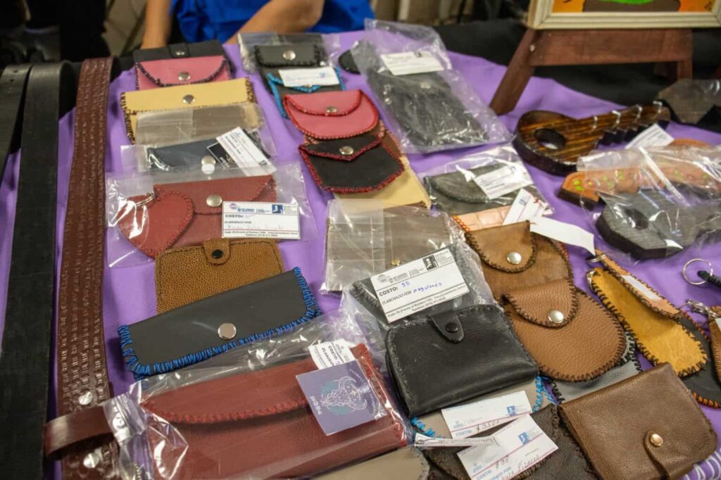 Promueven el autoempleo con venta de productos de la Escuela de Artes y Oficios y Casa de los Abuelos