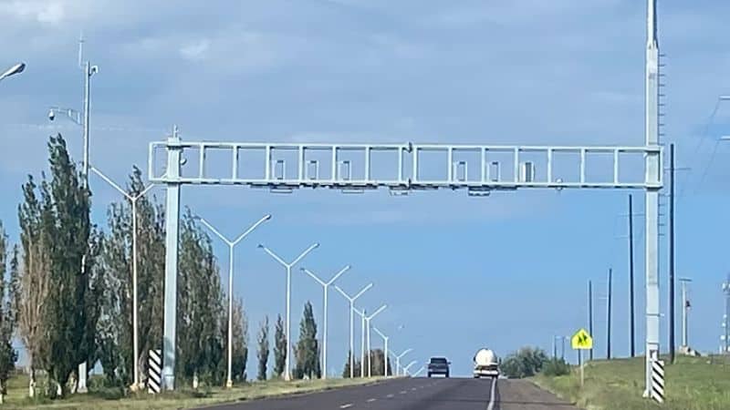 Atacan 7 arcos centinela en la región occidente; en Anáhuac tiran ponchallantas