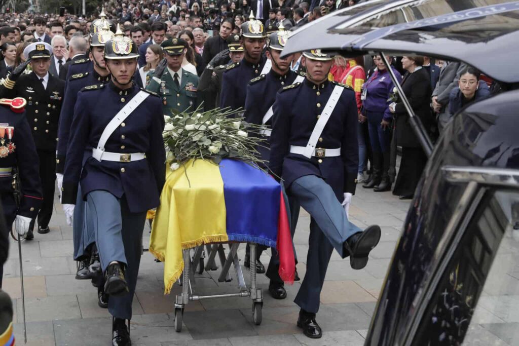 Sentencian a menor que mató al Miguel Uribe Turbay, precandidato presidencial colombiano