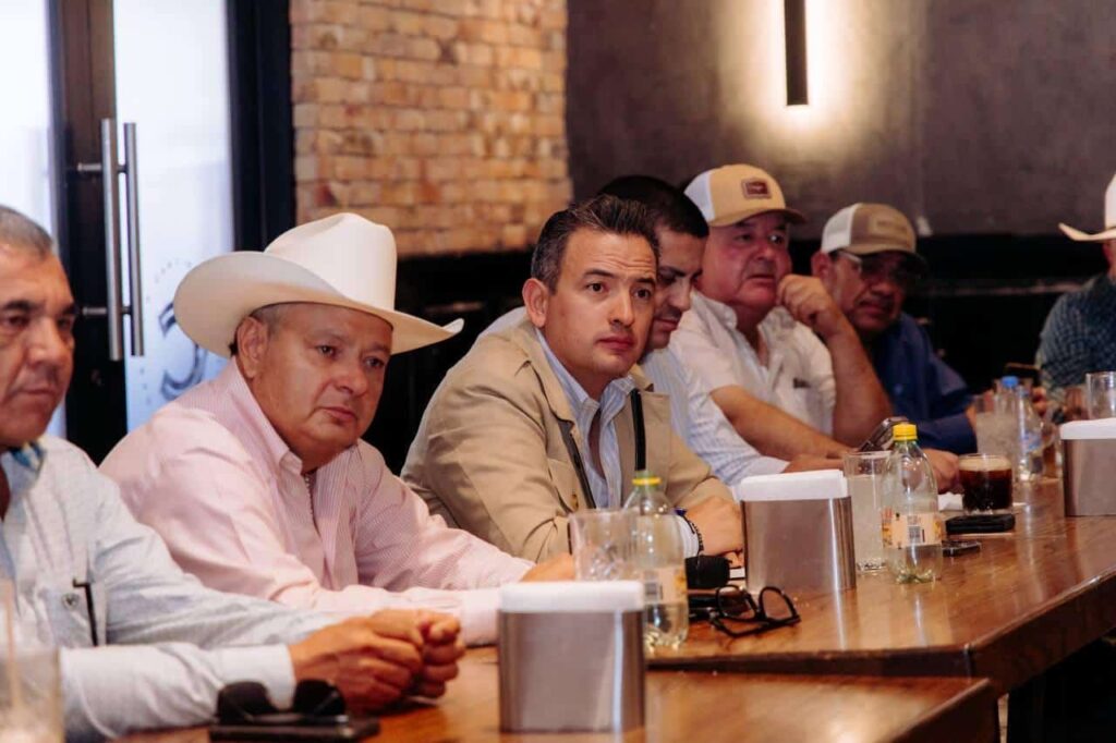 Escucha Marco Bonilla al sector primario del Valle de Juárez