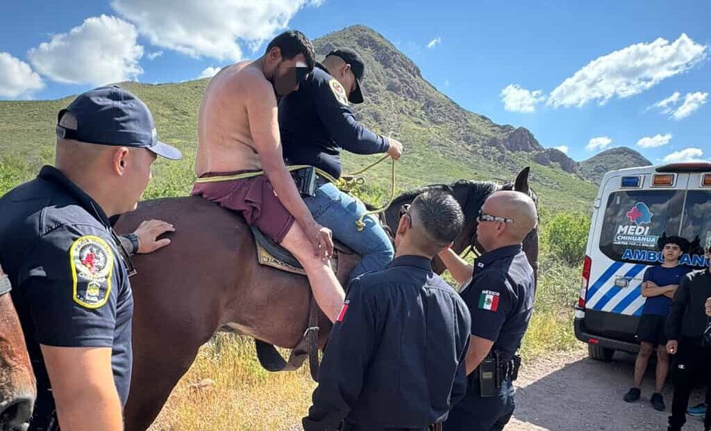 Elementos de la Policía Montada rescata a joven en el Cerro Grande
