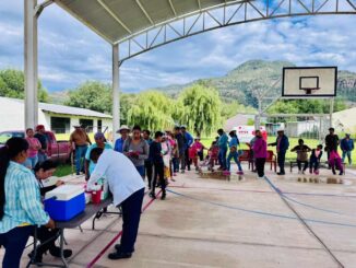 Lleva Estado brigadas de vacunación y apoyo alimentario a habitantes de la Sierra Tarahumara