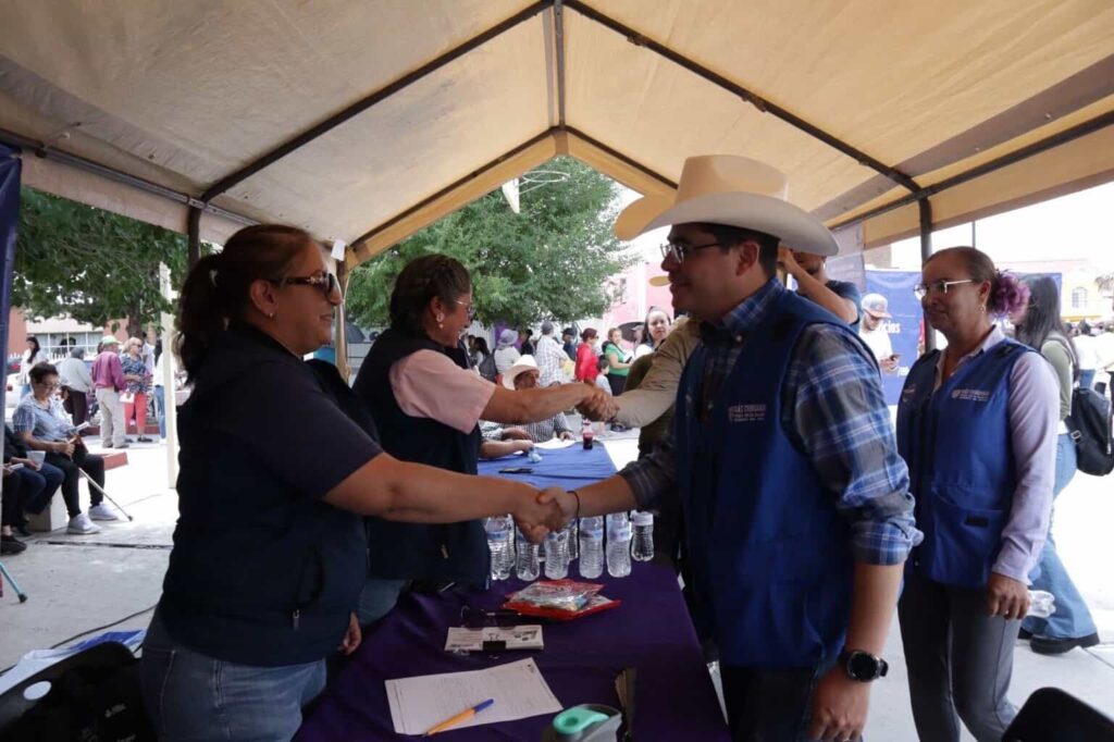 Entrega SDHyBC apoyos de NutriChihuahua y Feria de Servicios en Temósachic