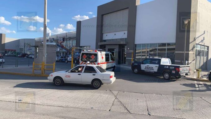 dos-trabajadores-sufren-descarga-electrica-en-plaza-providencia.jpeg Dos trabajadores sufren descarga eléctrica en Plaza Providencia