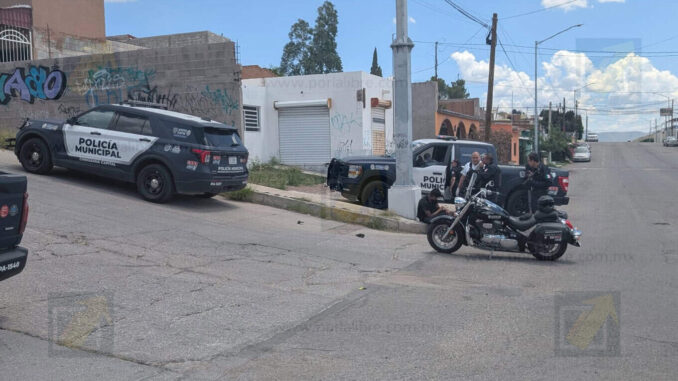 sujeto-descubre-a-su-pareja-con-otro-hombre-y-lo-ataca-a-machetazos.jpeg Sujeto descubre a su pareja con otro hombre y lo ataca a machetazos