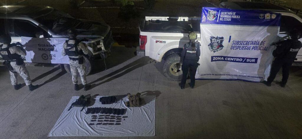 Aseguran 2 vehículos con reporte de robo, municiones y equipo táctico en Aldama