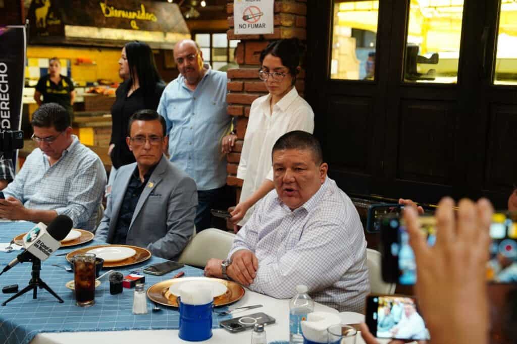 Ofrece Fiscal de Distrito Zona Centro a reporteros, actualización sobre la Procuración de Justicia