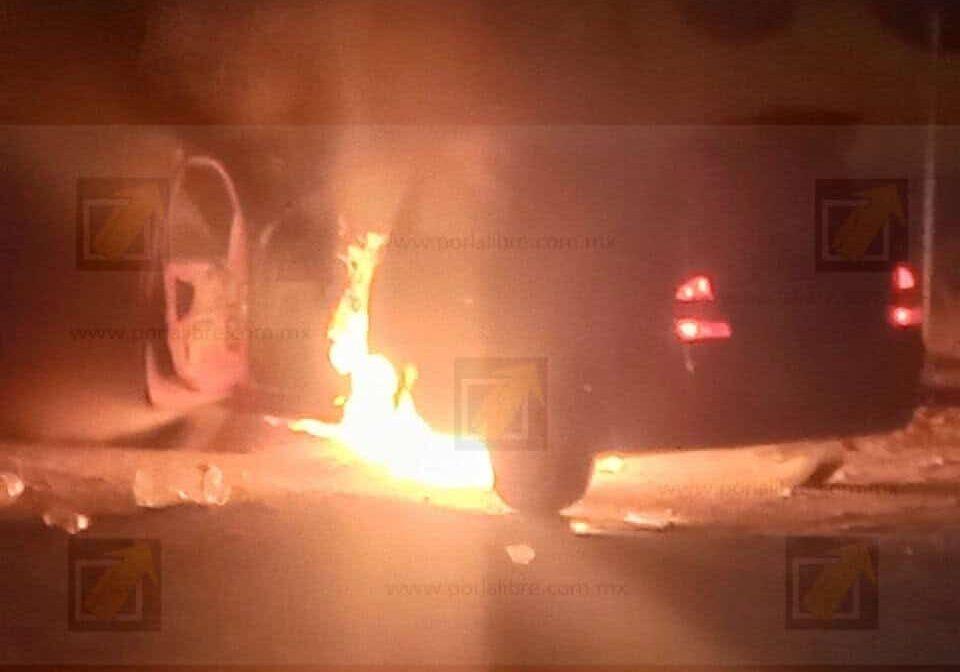  Vehículo se incendia en plena circulación sobre la vialidad Ch-P