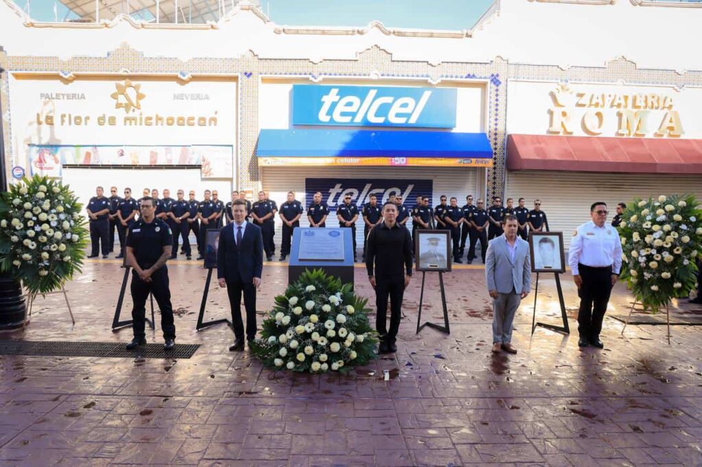 Autoridades municipales honran la memoria de bomberos caídos en cumplimiento de su deber