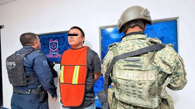finge-ser-policia-para-robar-un-auto-lo-detienen.jpg Finge ser policía para robar un auto; lo detienen