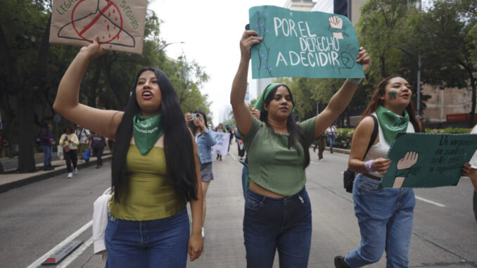 despenalizacion-total-y-accesibilidad-la-lucha-feminista-por-el-aborto-persiste-en-mexico-2-1024x683.jpeg