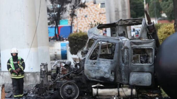 suman-nueve-muertos-por-explosion-de-pipa-en-iztapalapa-696x484.jpg