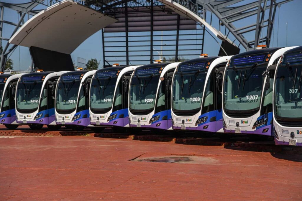Maru Campos entrega transporte digno; son 40 nuevas unidades Bowí