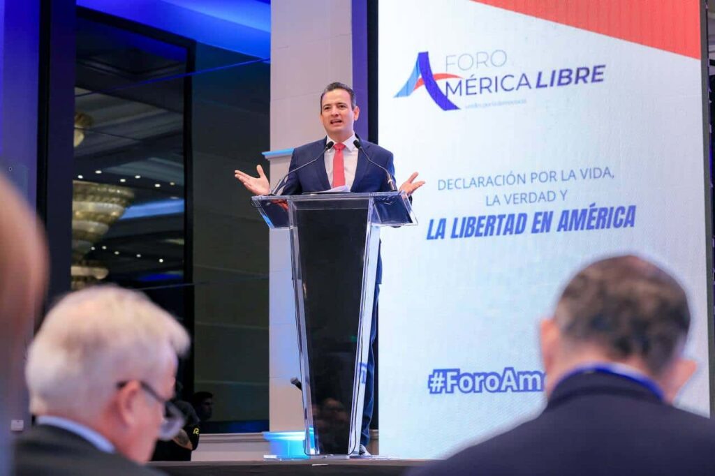 Defiende alcalde Marco Bonilla valores democráticos en foro “América Libre”