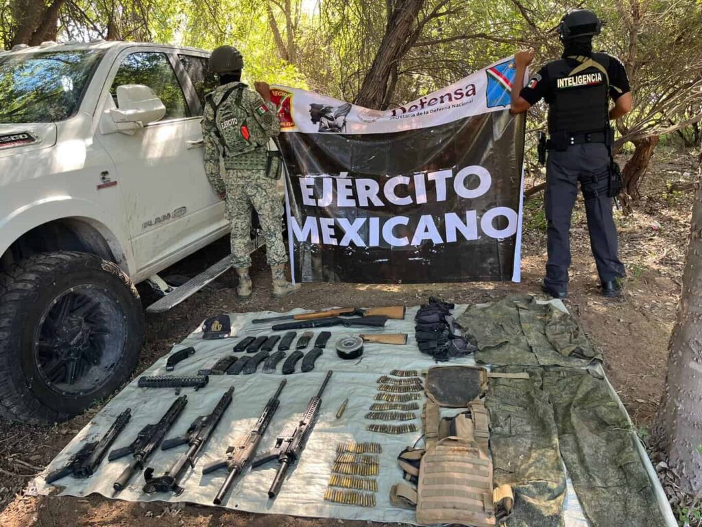 Aseguran en Estación Falomir armas y más de 200 municiones en vehículo con reporte de robo