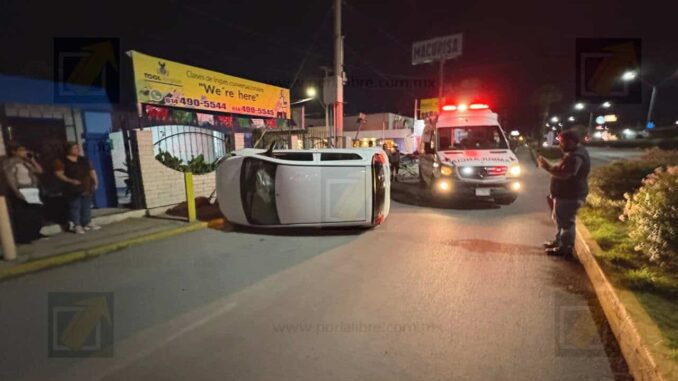 conductor-vuelca-tras-accidente-en-ortiz-mena-y-medicina.jpeg Conductor vuelca tras accidente en Ortiz Mena y Medicina