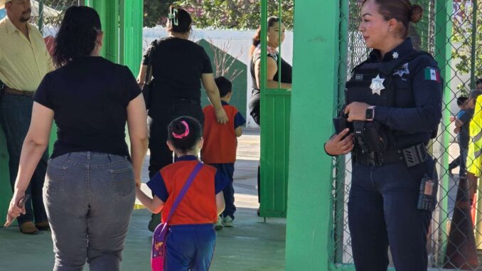 Refuerzan vigilancia en planteles educativos
