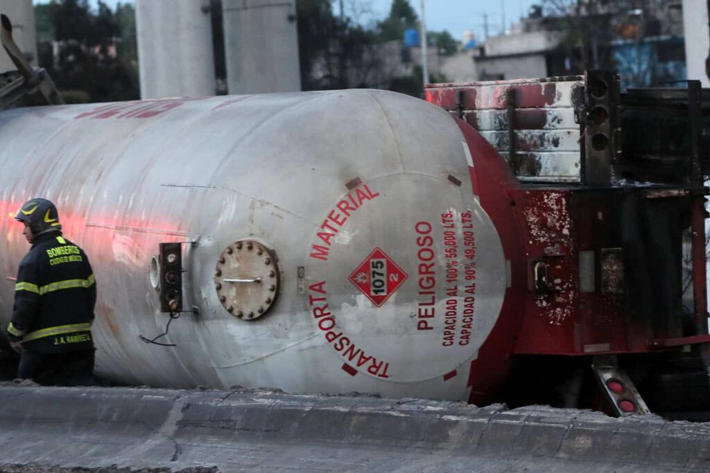 Fiscalía CDMX revela la velocidad de la pipa accidentada en Iztapalapa; descarta algún bache