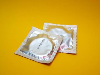 Cofepris alerta por venta de condones falsificados