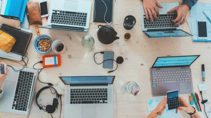 Iglesia pide prestar atención a la relación de los jóvenes con el mundo digital