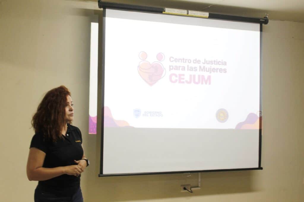 Imparte CEJUM plática sobre violencia en el noviazgo