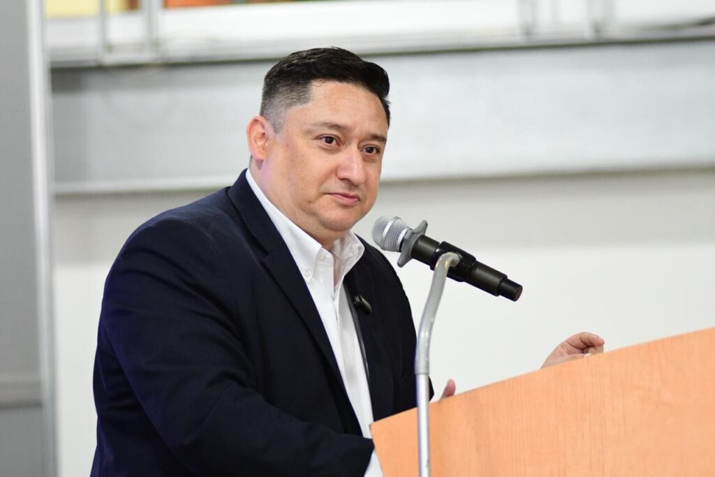 Propone Alfredo Chávez garantizar derechos de maternidad y seguridad para mujeres universitarias