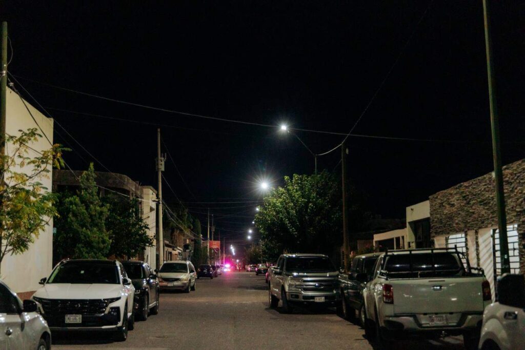 Recorre Marco Bonilla colonia Los Olivos; supervisa alumbrado, calles y seguridad