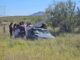 Conductor derriba poste tras perder una llanta en carretera Chihuahua a Delicias