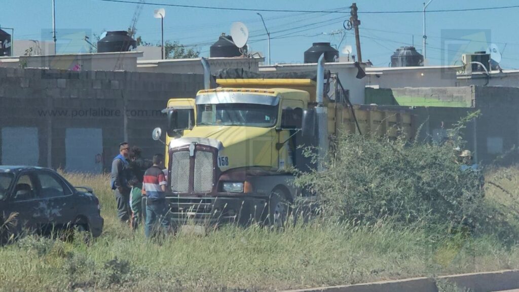 Muere chofer de dompe al volante tras sufrir paro cardíaco en avenida Equus
