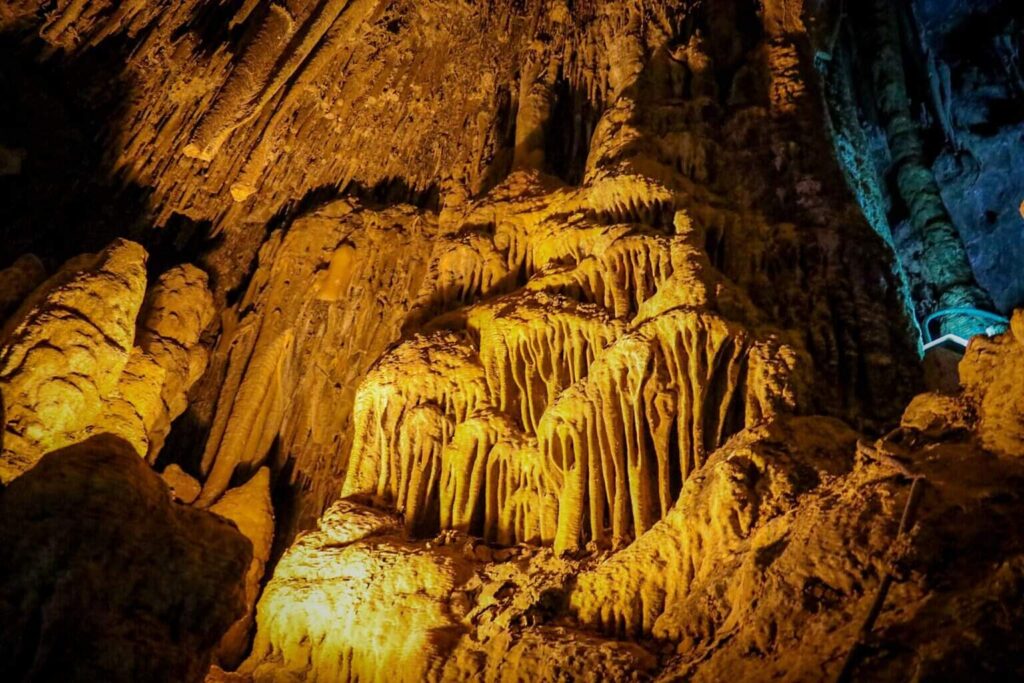 Celebra DIF Municipal el 25 aniversario de Grutas Nombre de Dios con entrada 2×1