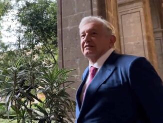 AMLO se hace presente en la FIL Zócalo