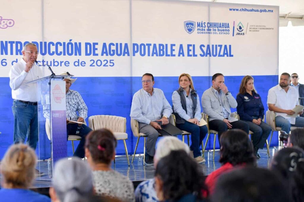 Maru Campos impulsa en Juárez supervisa introducción de agua potable en Ejido El Sauzal