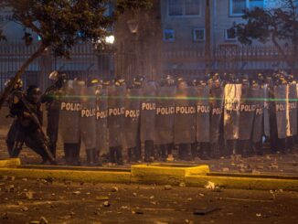 Se desata la violencia durante marcha en Lima, Perú