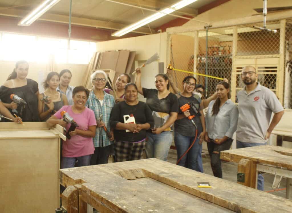 Desarrolla CEJUM taller de carpintería para mujeres en proceso de empoderamiento