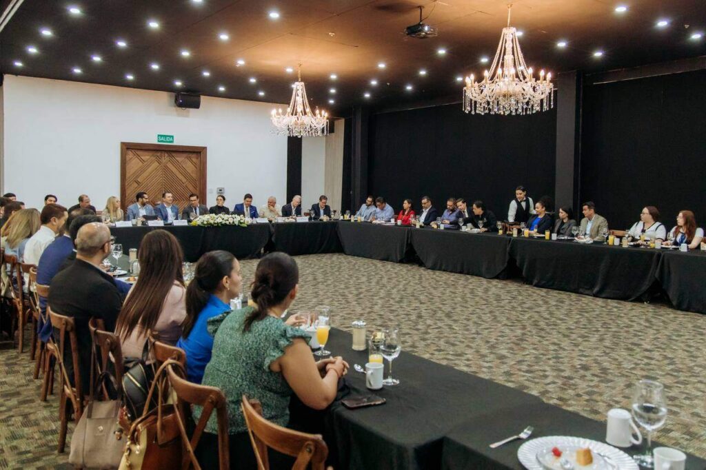 Analizan Marco Bonilla y hoteleros del estado estrategias para mejorar el turismo en Chihuahua