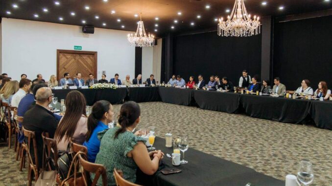 analizan-marco-bonilla-y-hoteleros-del-estado-estrategias-para-mejorar-el-turismo-en-chihuahua.jpeg Analizan Marco Bonilla y hoteleros del estado estrategias para mejorar el turismo en Chihuahua