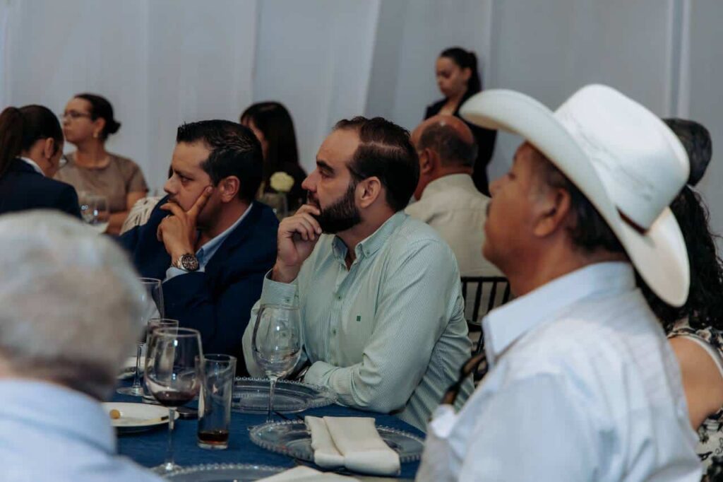 Trabajemos por un Chihuahua con gran producción de nuez: escuchó Marco Bonilla a nogaleros del estado