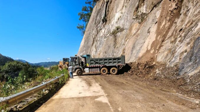 ejercito-mexicano-despliega-maquinaria-pesada-para-rehabilitar-caminos-en-zonas-afectadas-por-lluvias.jpeg Ejército Mexicano despliega maquinaria pesada para rehabilitar caminos en zonas afectadas por lluvias