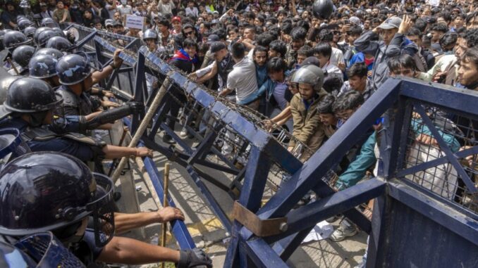 caos-en-nepal-por-protestas-renuncia-el-primer-ministro-2-1024x683.jpg