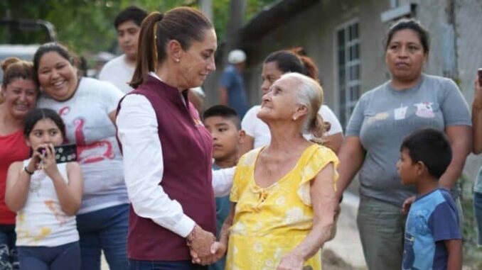sheinbaum-supervisa-entrega-de-ayuda-en-veracruz-696x392.jpg