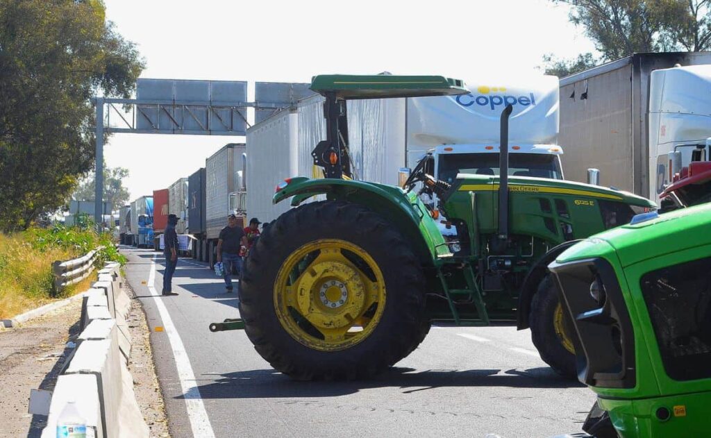 Siguen los bloqueos de agricultores, ¿en dónde?