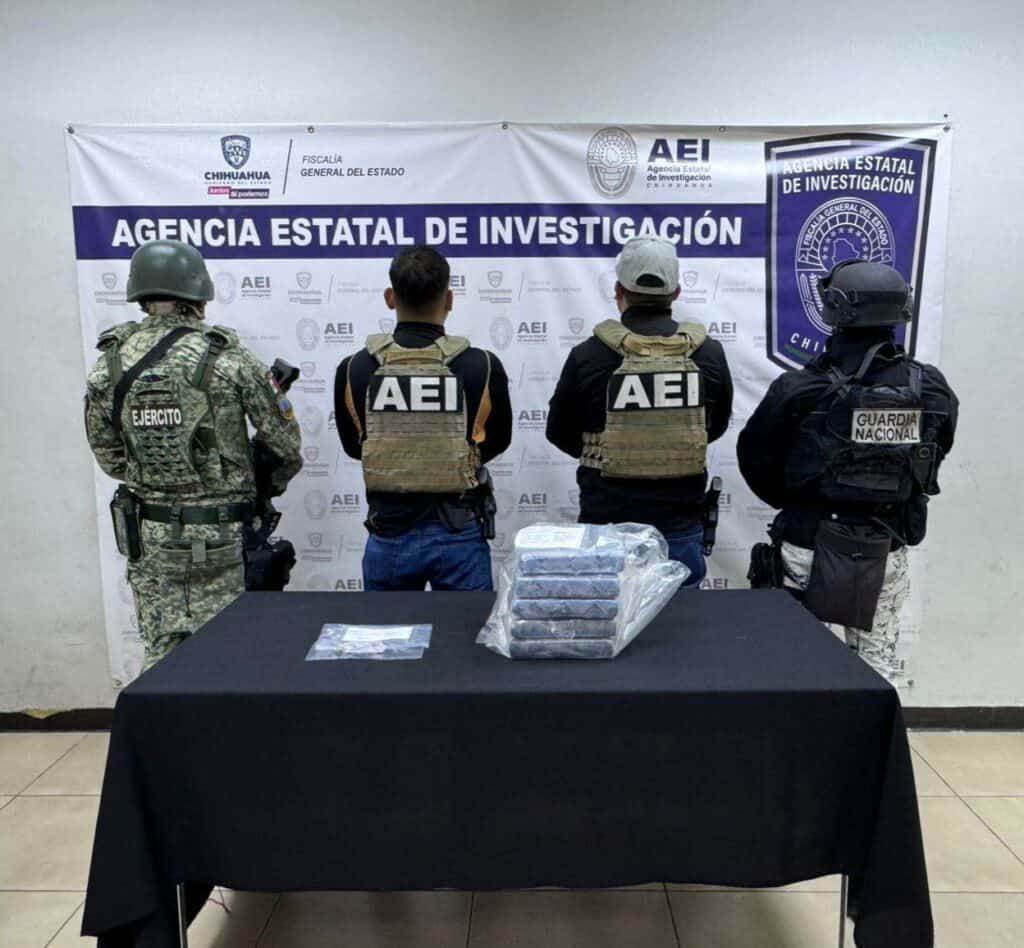 Aseguran más de 5 kilogramos de cocaína en vehículo abandonado en estacionamiento