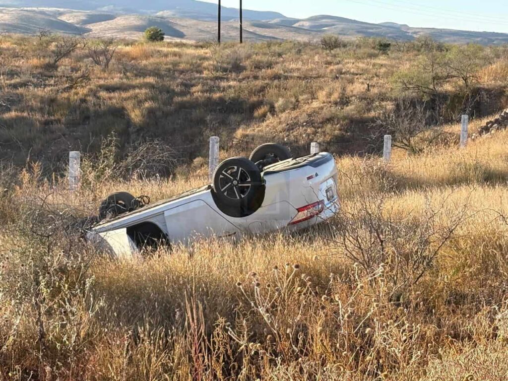Volcadura en la vía corta a Parral deja dos mujeres lesionadas