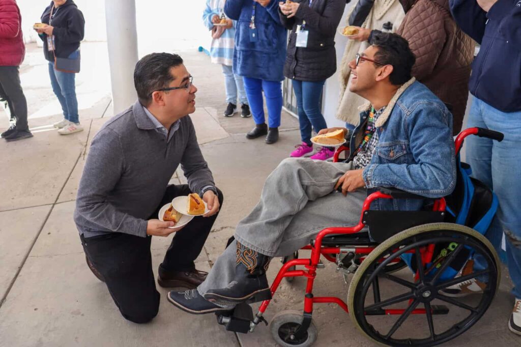 Invita Estado a personas con discapacidad a inscribirse en la Escuela de Artes y Oficios