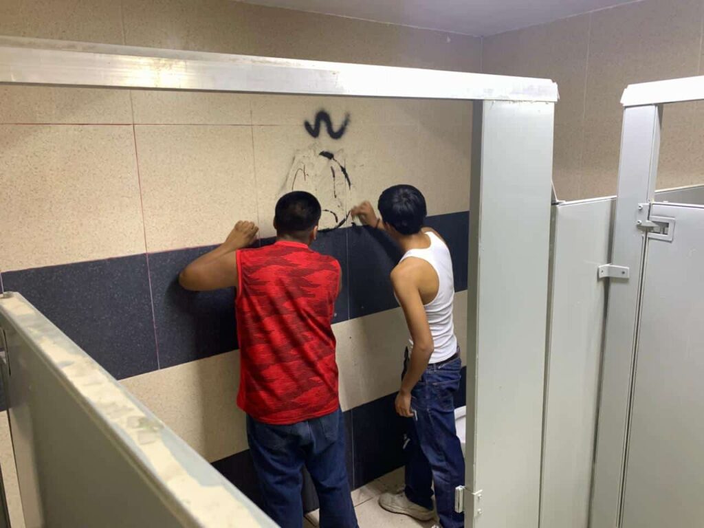 Vandalizan Polideportivo Luis H. Álvarez; detuvieron a responsables gracias a las cámaras