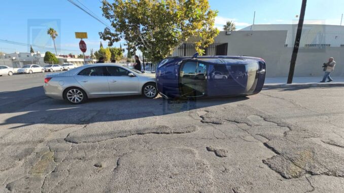 choque-con-volcadura-en-en-cruce-de-la-avenida-deza-y-ulloa-en-san-felipe-viejo.jpeg Choque con volcadura en en cruce de la avenida Deza y Ulloa en San Felipe Viejo