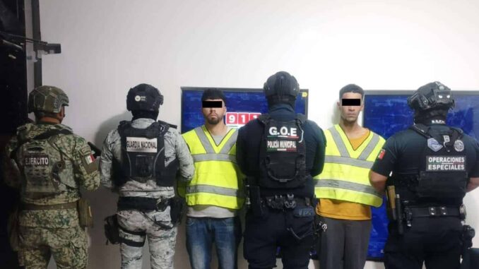 detienen-a-dos-estaban-armados-afuera-de-una-tienda-de-conveniencia.jpg Detienen a dos; estaban armados afuera de una tienda de conveniencia